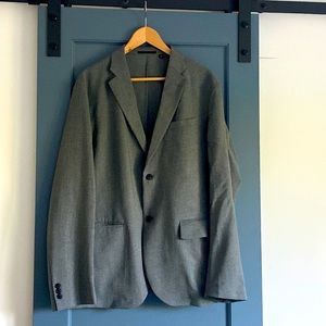 Uniqlo men’s grey suit jacket